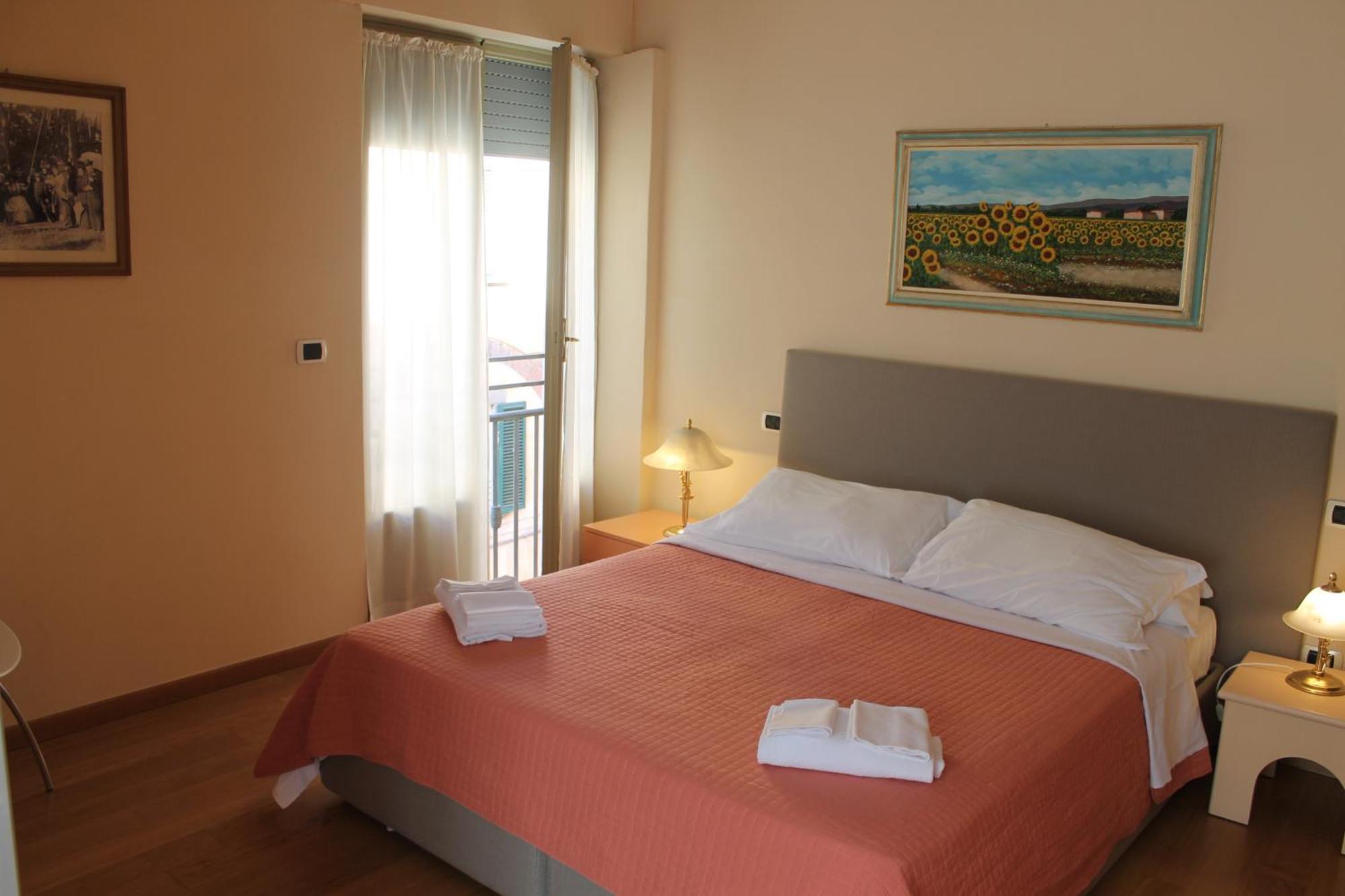 Casa Paolina Aparthotel Лука Екстериор снимка