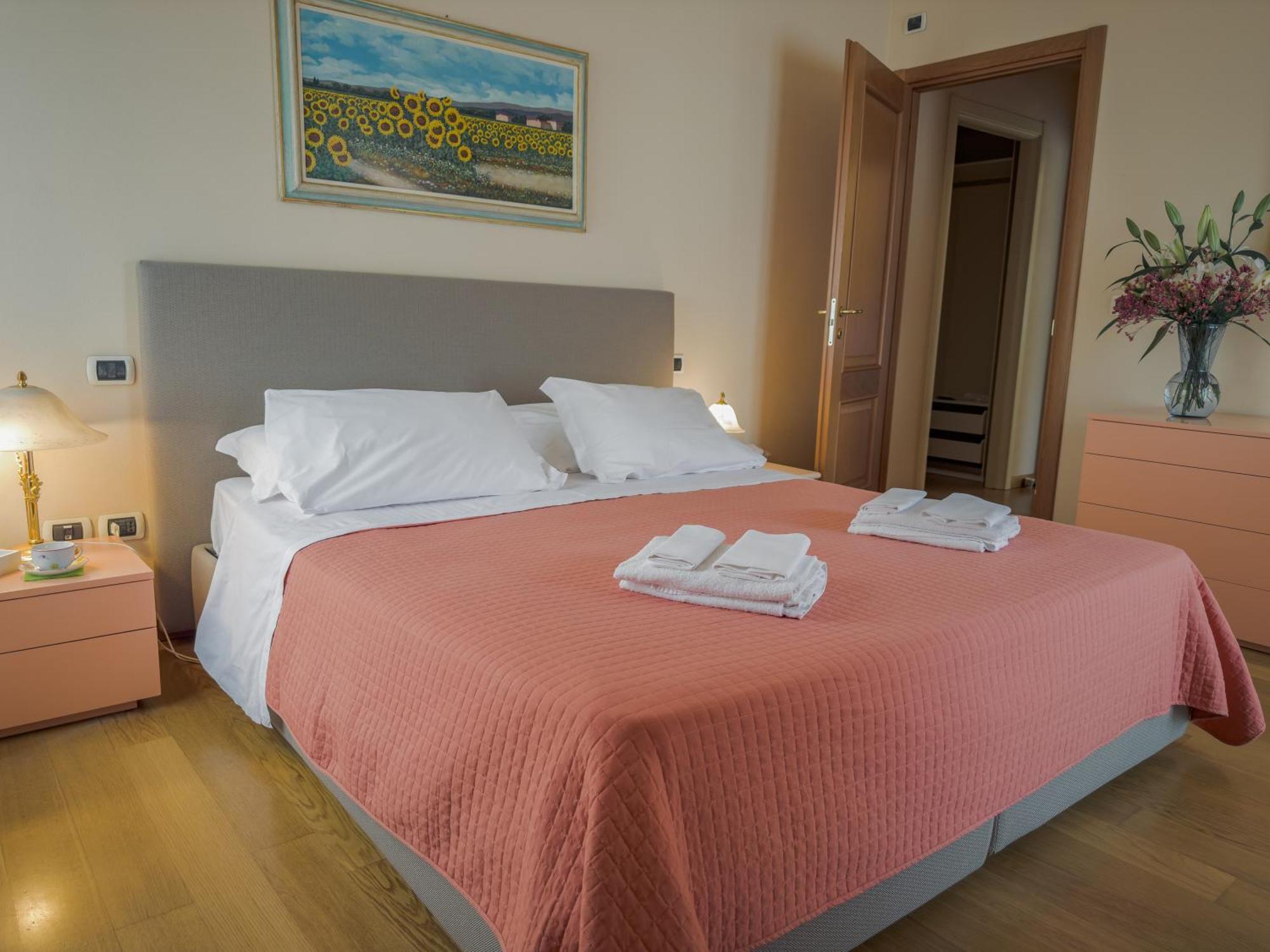 Casa Paolina Aparthotel Лука Екстериор снимка
