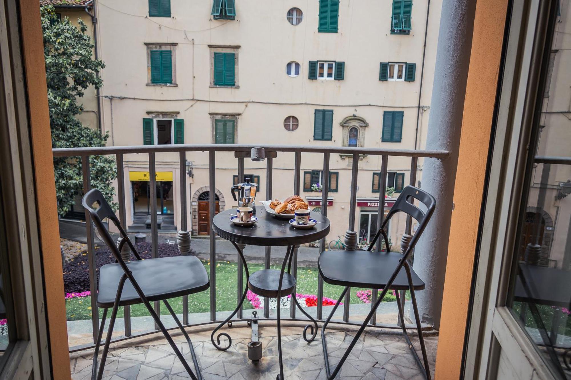 Casa Paolina Aparthotel Лука Екстериор снимка