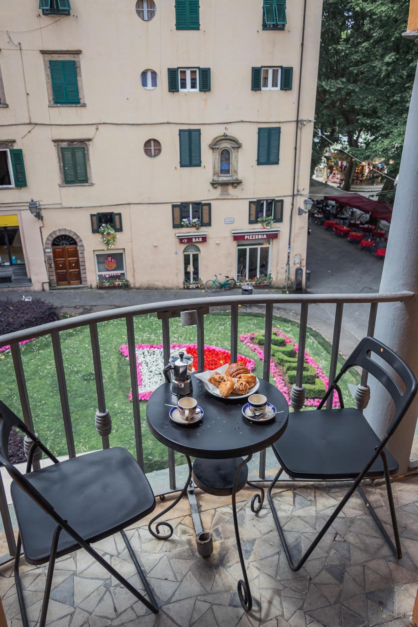 Casa Paolina Aparthotel Лука Екстериор снимка