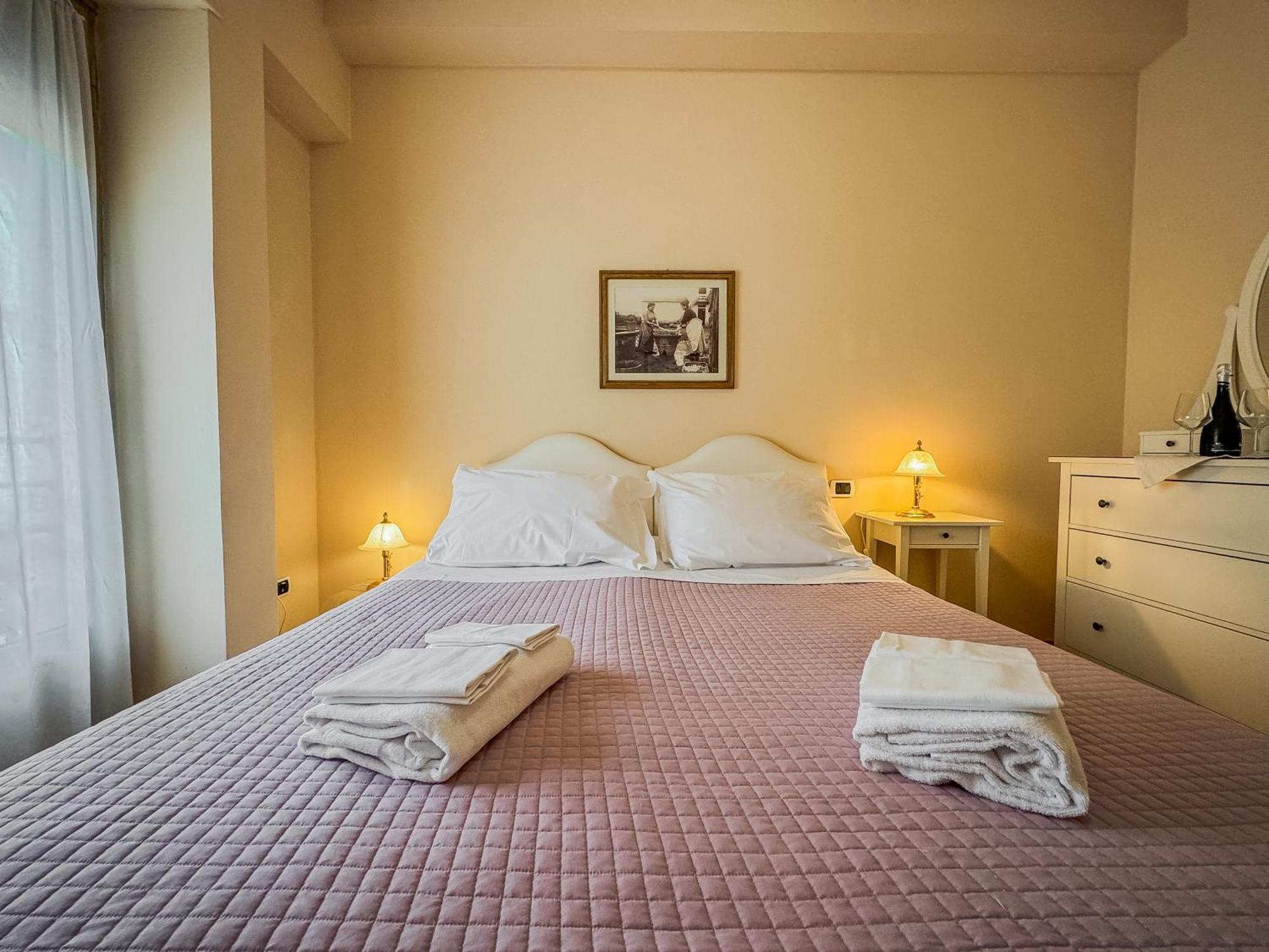 Casa Paolina Aparthotel Лука Екстериор снимка