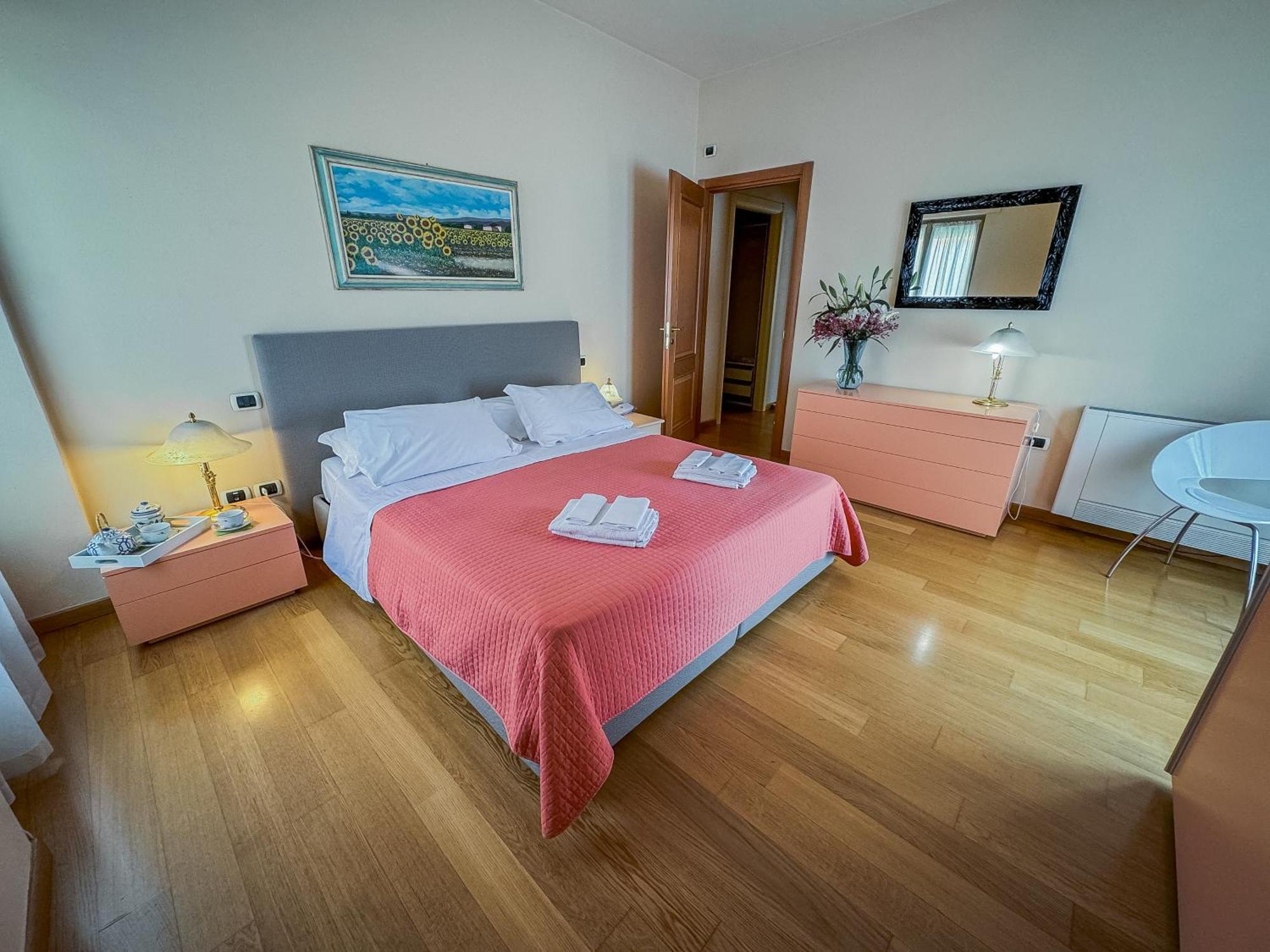Casa Paolina Aparthotel Лука Екстериор снимка