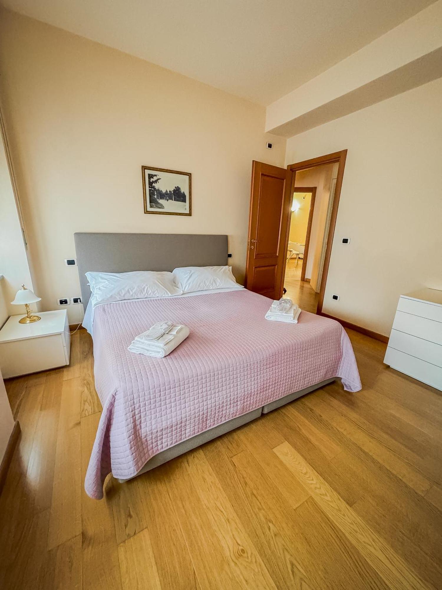 Casa Paolina Aparthotel Лука Екстериор снимка