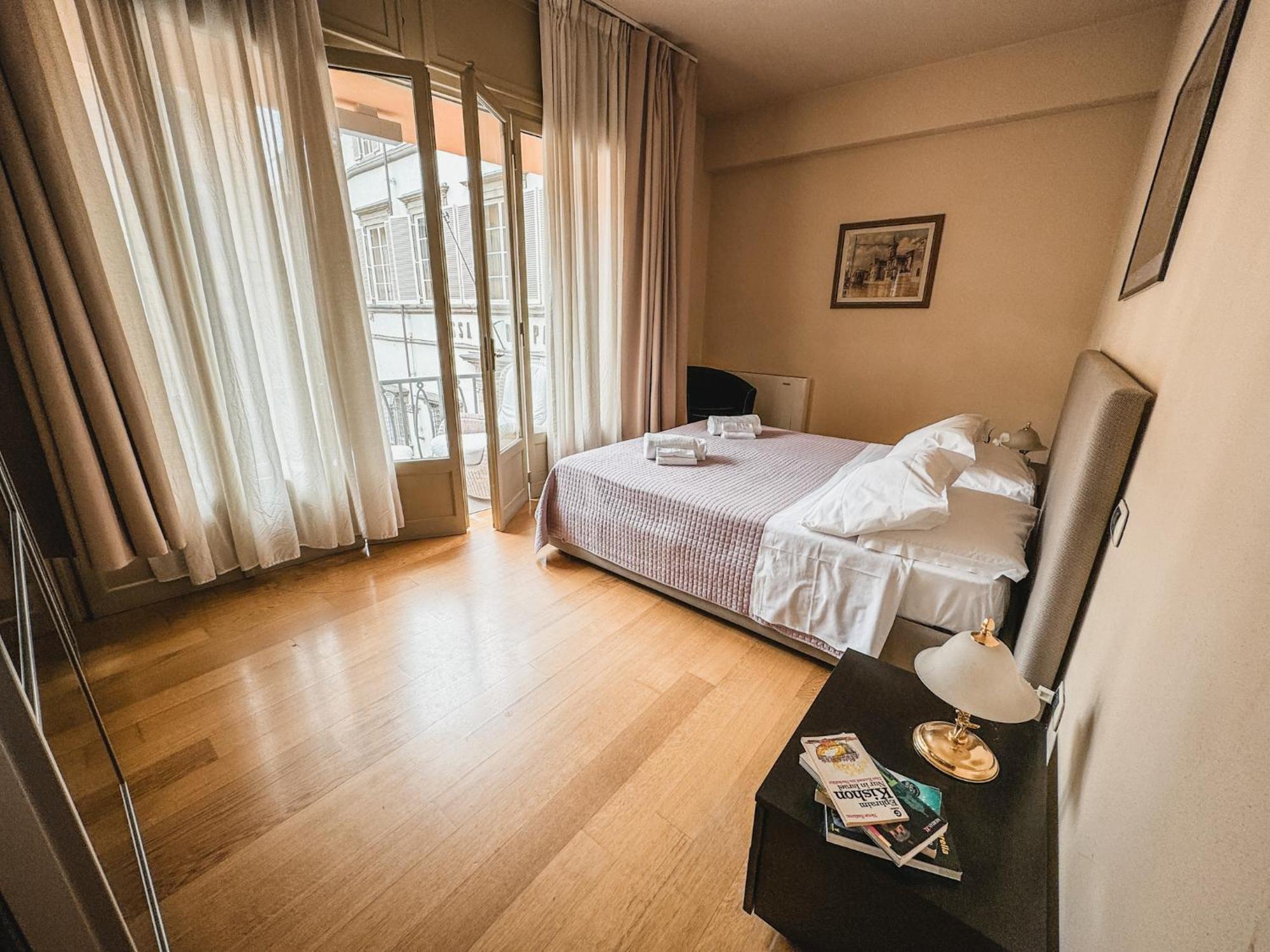 Casa Paolina Aparthotel Лука Екстериор снимка