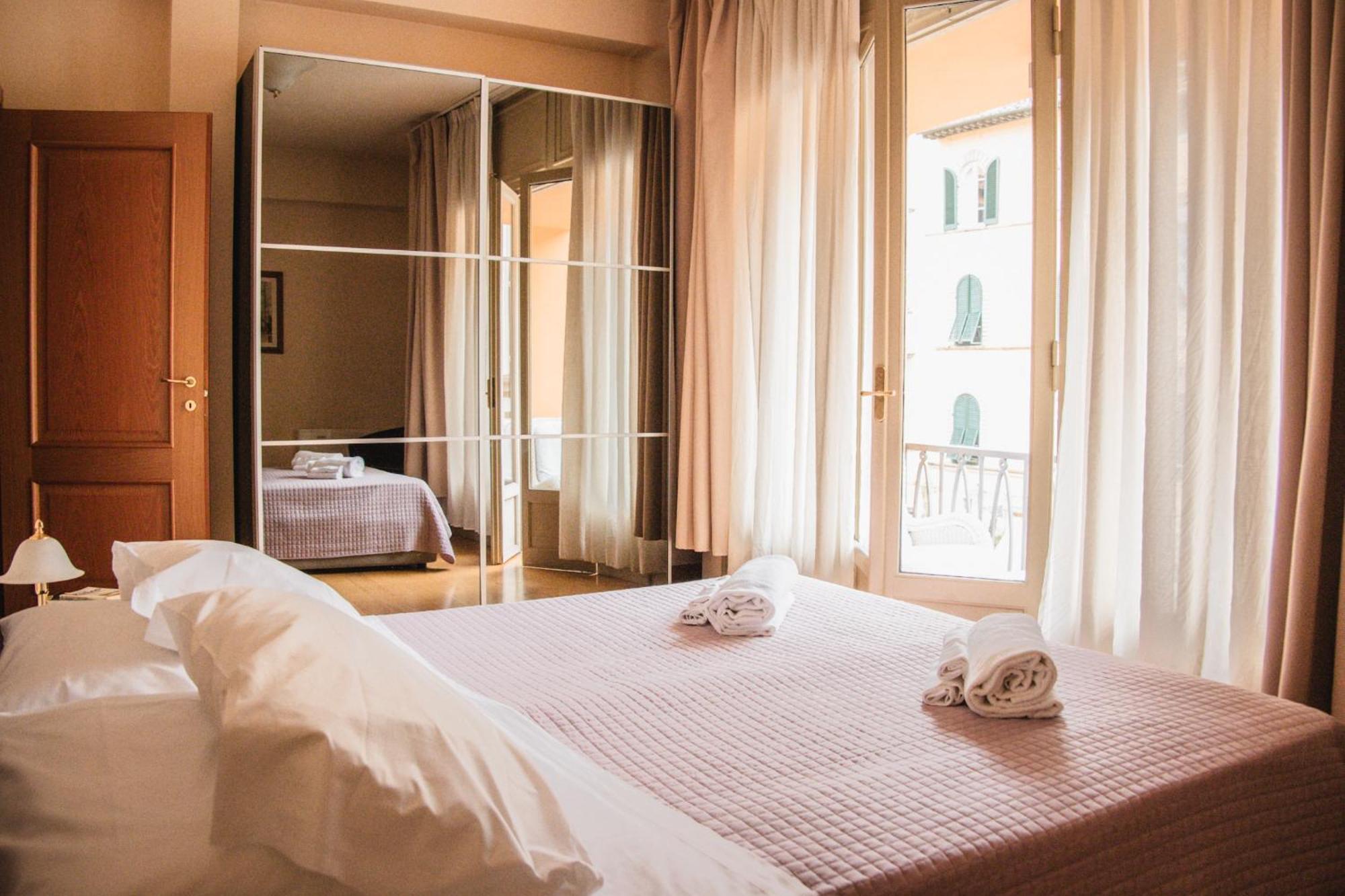 Casa Paolina Aparthotel Лука Екстериор снимка