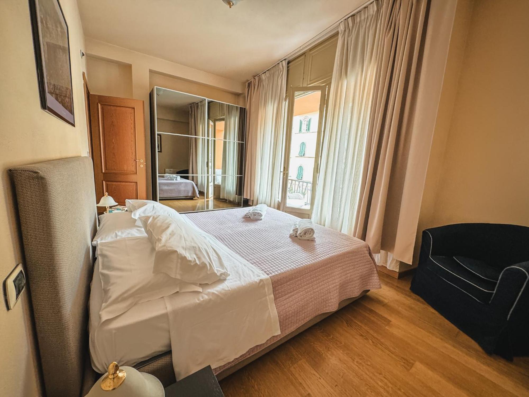 Casa Paolina Aparthotel Лука Екстериор снимка